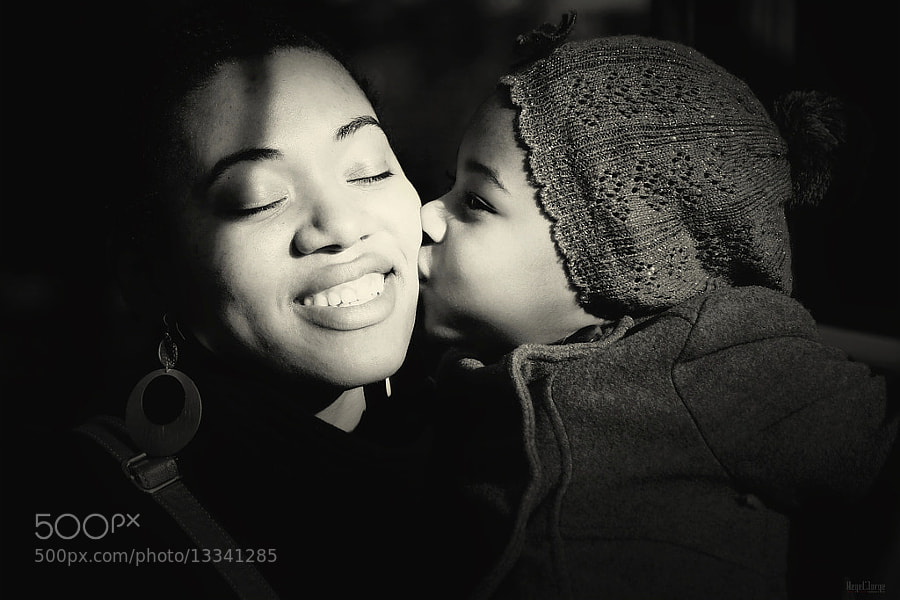 Photograph daughter kiss by Hegel Jorge on 500px