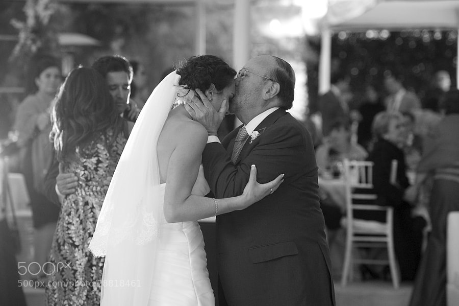 Photograph Father kissing the bride by Manuel Valderrama on 500px