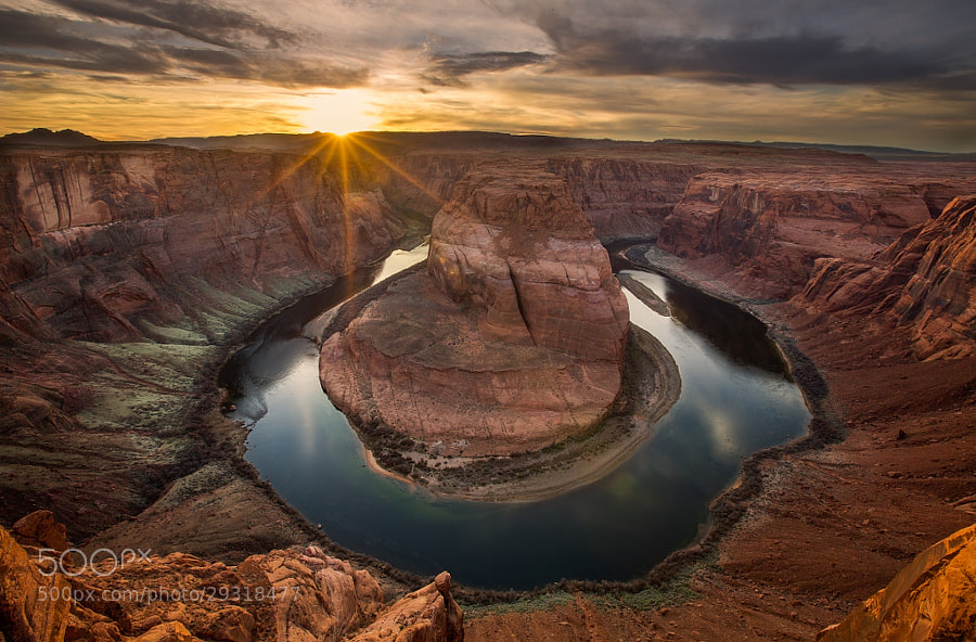 Photograph On the Cliff's Edge, Horseshoe Bend, Page, Arizona by Lisa Bettany on 500px