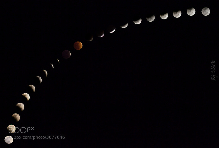 Photograph Lunar Eclipse 10 Dec, 2011 18:22 IST - 21:45 IST by Rahul Jain on 500px