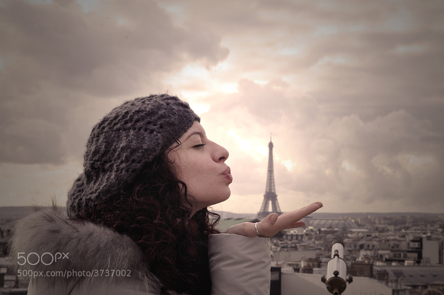 Photograph Paris Kiss by Lala y Bau . on 500px