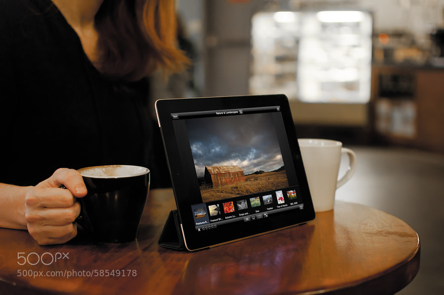 Photograph Portfolio Review on an iPad in a Cafe by Jeff Carlson on 500px